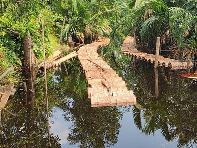 Sepeda Motor Halangi Laju Ambulans Pembawa Pasien Panen Hujatan Warganet