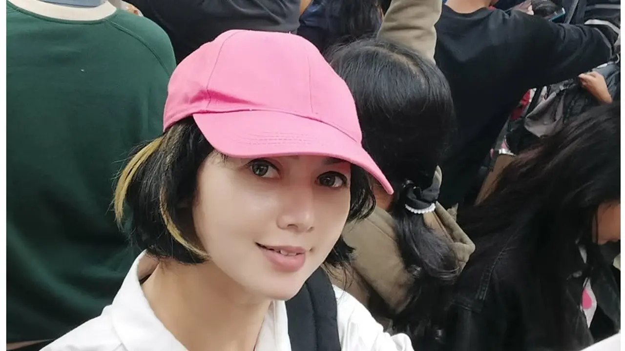 Jarang Tersorot, Ini 6 Potret Terbaru Dewi Lastmi AFI yang Dinikahi Pria Jepang