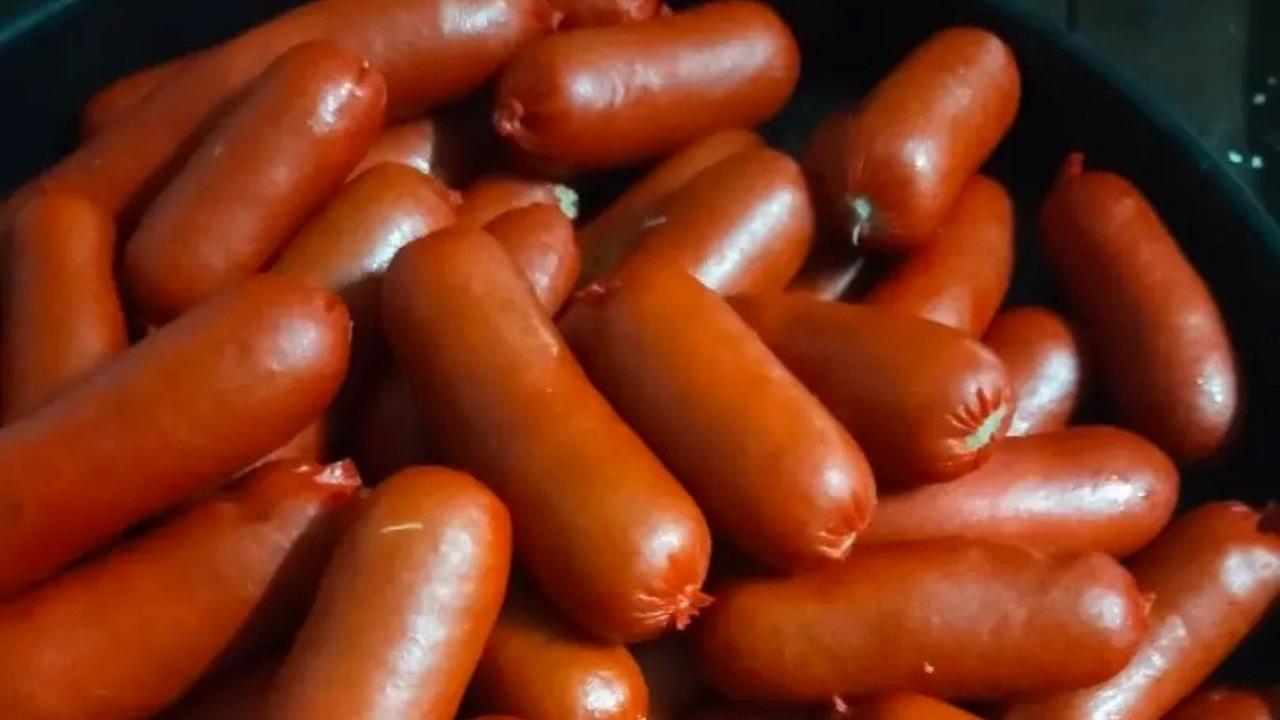 Resep sosis sapi rumahan. (dok. Cookpad @nurulfatyah)