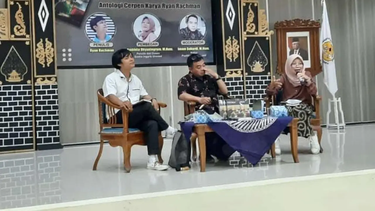 Buku antologi cerpen karya pegiat Lesbumi NU, berjudul 'Penjaga Subuh' diluncurkan dan dibedah di Gedung Bambang Lelono, FIB, Unsoed Purwokerto, Jumat (2/12/2022). (Foto: Dok. Ryan Rachman/Liputan6.com)