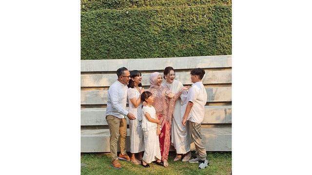 7 Momen Kesha Ratuliu Resmi Dilamar Adhi Permana, Anggun dengan Kebaya Berhijab