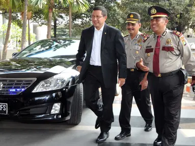 Menteri Agama Lukman Hakim Saifuddin menyambangi Gedung KPK, Jakarta, Kamis (5/11). Kedatangannya untuk membahas pelaksanaan program pendidikan keagamaan yang dilakukan Kemenag. (Liputan6.com/Helmi Afandi)