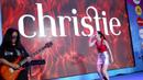 <p>Penyanyi Christie menghibur para fans yang menghadiri acara Vidio Premier League Festival di Cilandak Town Square, Jakarta, Sabtu (5/8/2023). (Bola.com/Ikhwan Yanuar)</p>