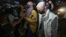 Istri Bupati Pemalang Anom Widiyantoro, Noor Faizah Maenofie dikawal penyidik KPK saat tiba di Gedung Merah Putih KPK, Jakarta, Rabu (29/7/2026). (KLY/ Arie Basuki)