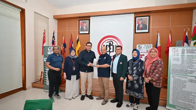 EVP Telkom Regional 2, E. Kurniawan, melakukan audiensi bersama Pengurus Besar Ikatan Dokter Indonesia yang dihadiri langsung oleh Ketua Umum IDI Adib Khumaidi beserta jajaran. Credit: Telkom