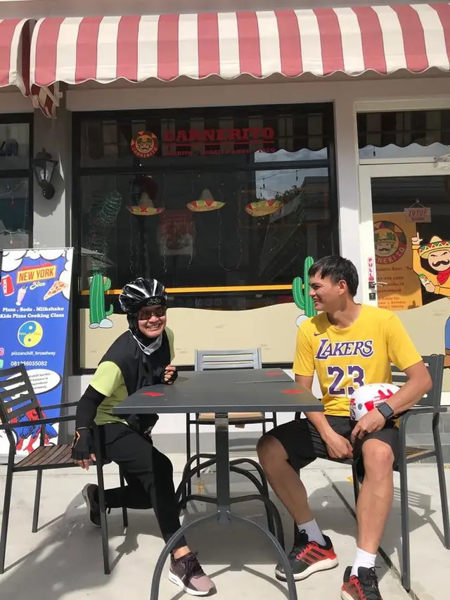 6 Potret Ikke Nurjanah dan Karlie Fu Usai Menikah, Romantis Gowes Bareng