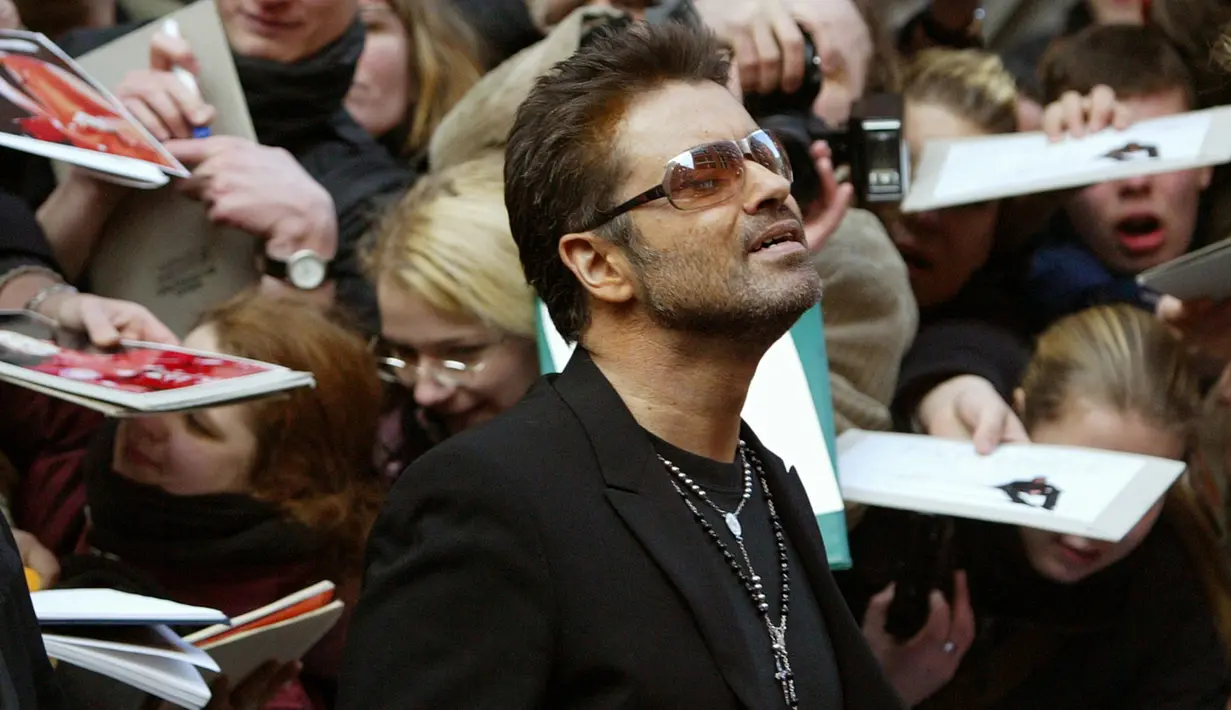 Sebelumnya, kondisi kesehatan musisi Inggris, George Michael dikabarkan memburuk. Pada 2011, George Michael menunda beberapa jadwal konser dan harus dilarikan ke rumah sakit akibat pneumonia. (REUTERS/Tobias Schwarz/File Photo)