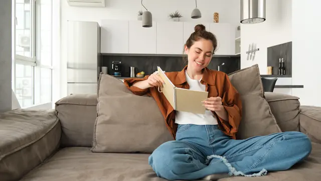 wanita november masa lalu berdamai