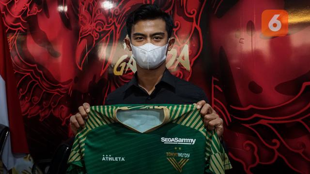 Foto: Siap Berlaga di Jepang, Pratama Arhan Pamer Pakai Kaos Tokyo Verdy