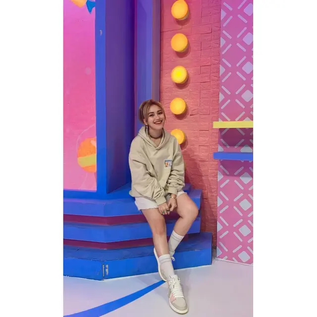 Gaya Ayu Ting-Ting yang Bak Remaja, Padahal Ibu Anak Satu