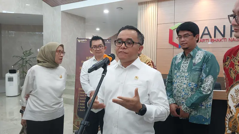 Menteri Pendayagunaan Aparatur Negara dan Reformasi Birokrasi (PAN RB), Abdullah Azwar Anas mengungkap pengumuman rekrutmen CPNS akan dibuka Agustus 2024