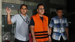 Fahmi Darmawansyah usai menjalani pemeriksaan perdana sebagai tersangka kasus dugaan suap pengadaan alat monitoring satelit di Badan Keamanan Laut (Bakamla) di Gedung KPK, Jakarta, Selasa (27/12). (Liputan6.com/Helmi Afandi)