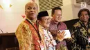 Presiden RI Ke-3 BJ Habibie (kedua kiri) membuka acara Habibie Festival 2017 di Jakarta, Senin (7/8). Dalam festival tersebut pengunjung diharapkan bisa langsung melihat, menyentuh, dan merasakan teknologi masa depan. (Liputan6.com/Faizal Fanani)