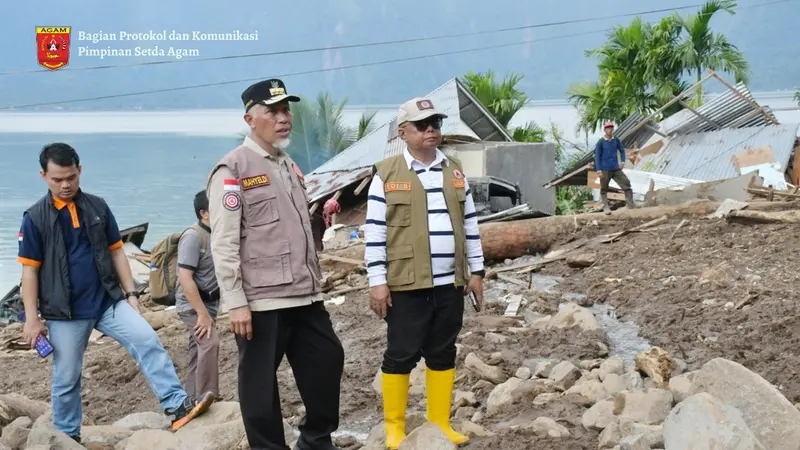 Gubernur Sumatera Barat Mahyeldi Ansharullah meninjau lokasi terdampak bencana longsor yang terjadi di Jorong Sigiran, Nagari Tanjung Sani, Kecamatan Tanjung Raya Kabupaten Agam. (Istimewa).