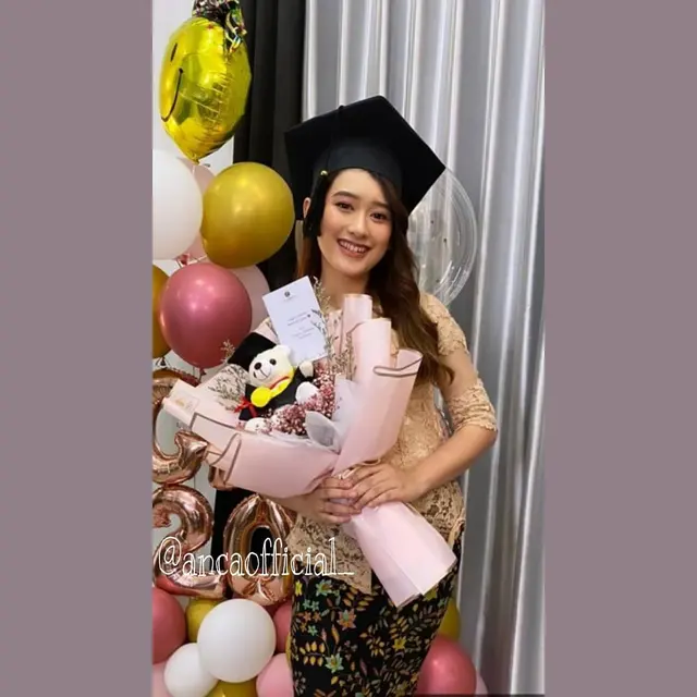 7 Potret Wisuda Amanda Caesa Putri Parto Patrio, Tampil Menawan dengan Toga