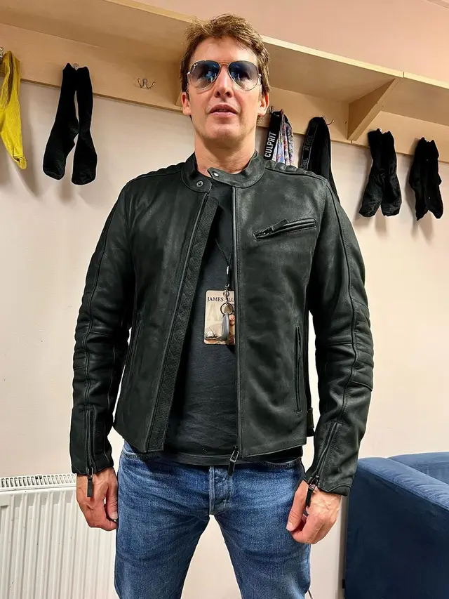 James Blunt (https://www.instagram.com/p/CeOUroMtC_V/)