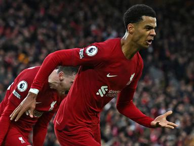 Dari musim ke musim, Liga Inggris tak pernah kering dari kehadiran pemain asal Belanda. Mulai dari kiper, bek, gelandang maupun striker, semuanya mampu memberi warna tersendiri dengan penampilan apiknya masing-masing. Seperti pada musim 2022/2023 ini, beberapa pemain asal Belanda mampu menjadi andalan timnya untuk mengoyak gawang lawan. Tak cuma striker, para bek pun seolah tak mau ketinggalan menjadi pencetak gol. Berikut 5 pemain asal Belanda dengan jumlah gol terbanyak di Liga Inggris musim 2022/2023. (AFP/Paul Ellis)