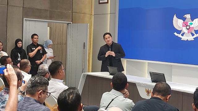 Menteri Badan Usaha Milik Negara (BUMN) Erick Thohir dalam Peresmian Media Center Kementerian BUMN, Jakarta, Rabu (3/1/2024). (Arief/Liputan6.com)