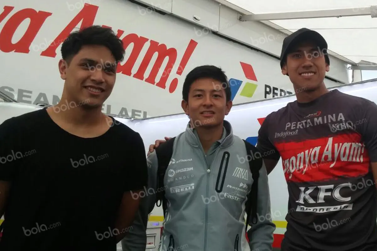 Philo Paz Armand, Rio Haryanto, dan Sean Gelael (kiri ke kanan).