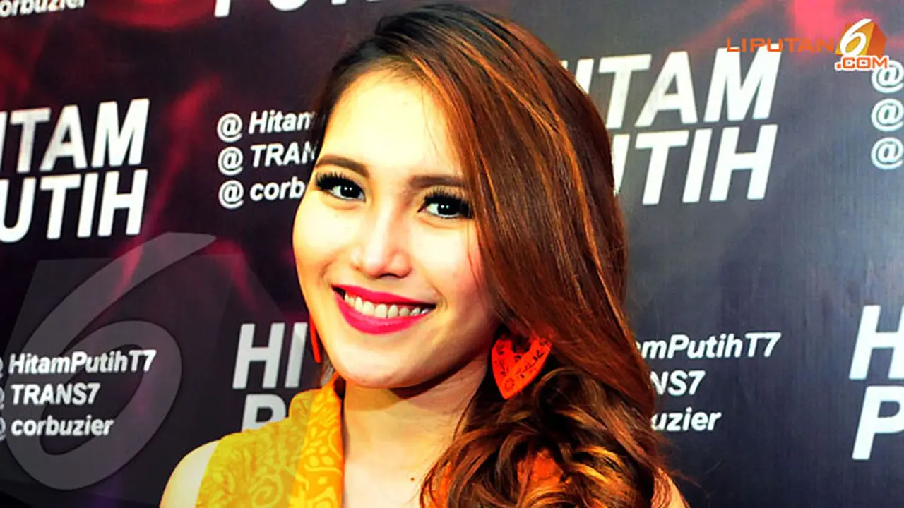ayu-ting-ting-3-131113b.jpg
