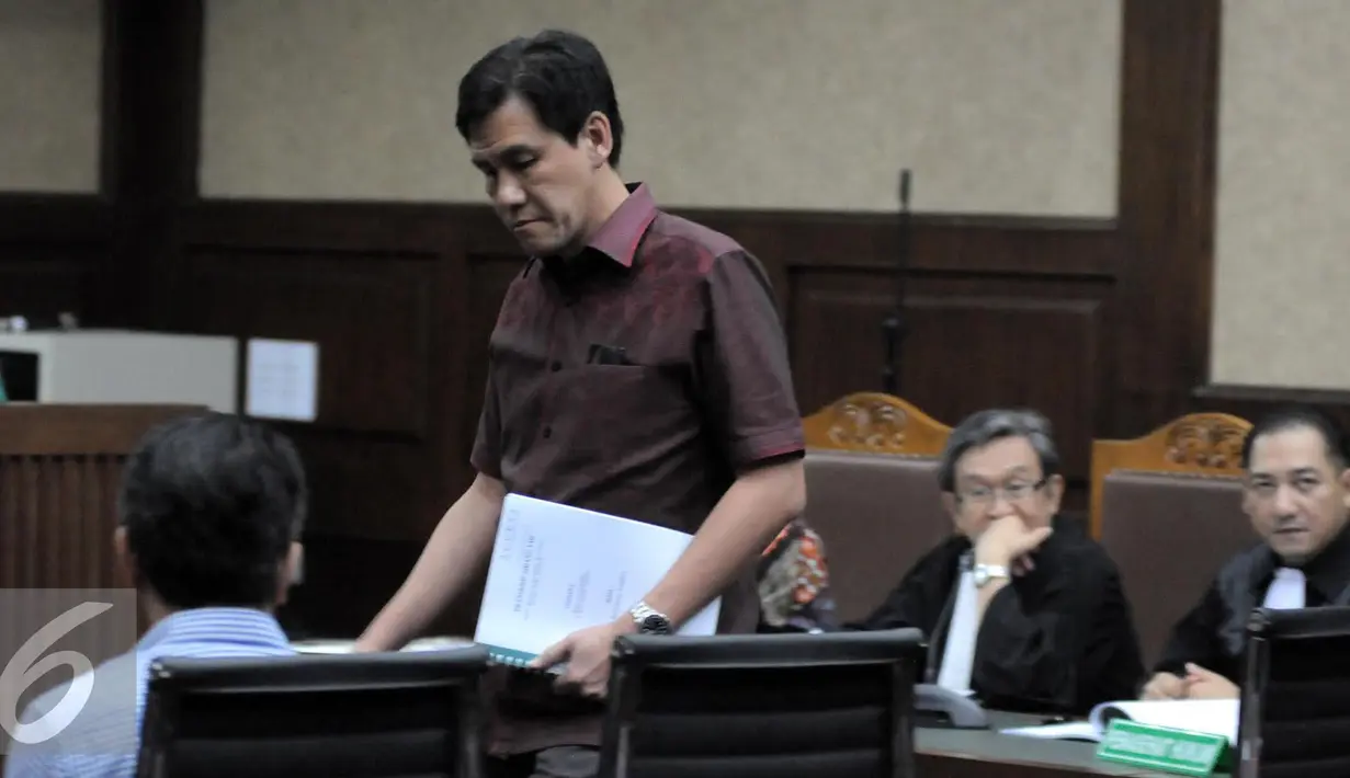 Mantan Presdir PT Agung Podomoro Land, Ariesman Widjaja jelang memberi kesaksian di sidang lanjutan terkait dugaan suap reklamasi dengan terdakwa Mohamad Sanusi di Pengadilan Tipikor, Jakarta, Senin (26/9). (Liputan6.com/Helmi Afandi)