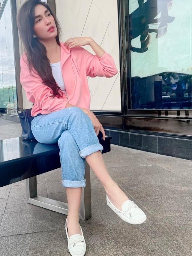 6 Potret Terbaru Ussy Sulistiawaty Usai Turun Berat Badan 27 Kg, Bak ABG