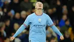 Penyerang Manchester City Erling Haaland melakukan selebrasi pada akhir pada leg pertama perempat final Liga Champions menghadapi Bayern Munchen di stadion Etihad, Rabu dini hari (12/4/2023). (AP Photo/Jon Super)