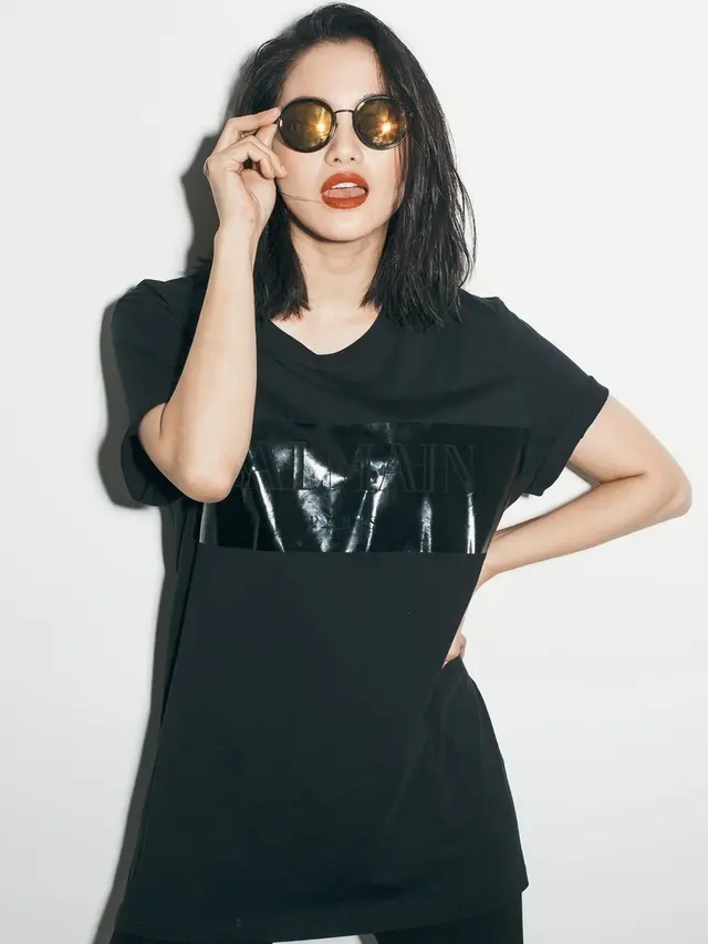 FOTO: Gaya Ririn Ekawati saat Pakai Kacamata Hitam, Menawan dan Elegan