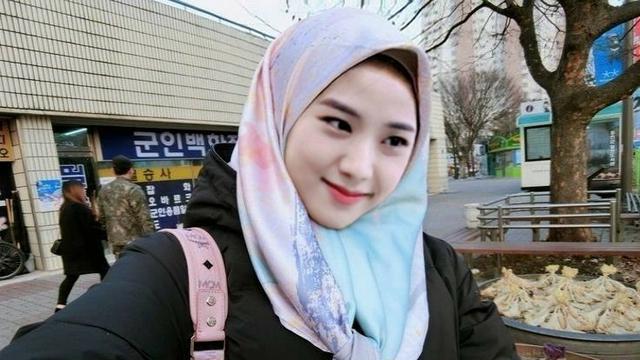 6 Editan Foto Jisoo Blackpink Saat Berhijab Ini Bikin Senyum, Fans Tepuk Jidat