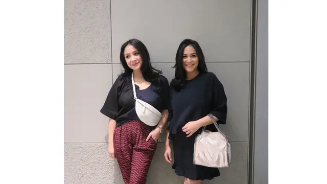 5 Seleb Kakak Beradik yang Miliki Wajah Mirip dan Susah Dibedakan