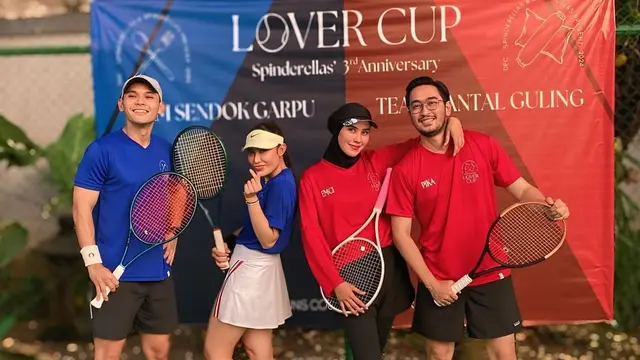 Potret Syahnaz main tenis bareng suami