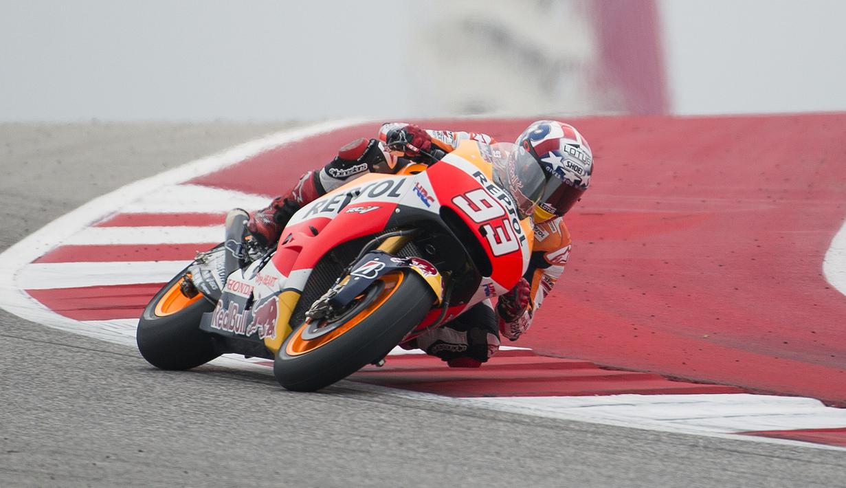 Marc Marquez sedang melakukan sesi kualifikasi di Circuit of The Americas (COTA), Minggu (12/4/2015) dini hari WIB. (AP Photo/Darren Abate)