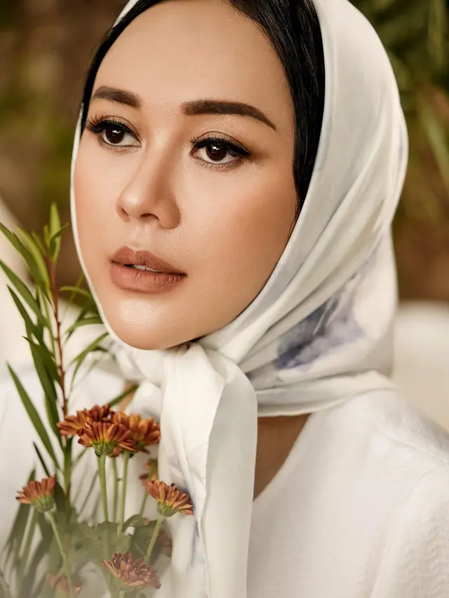 Gaya Aura Kasih Dalam Balutan Nuansa Vintage. (Sumber/jiangvivienne)
