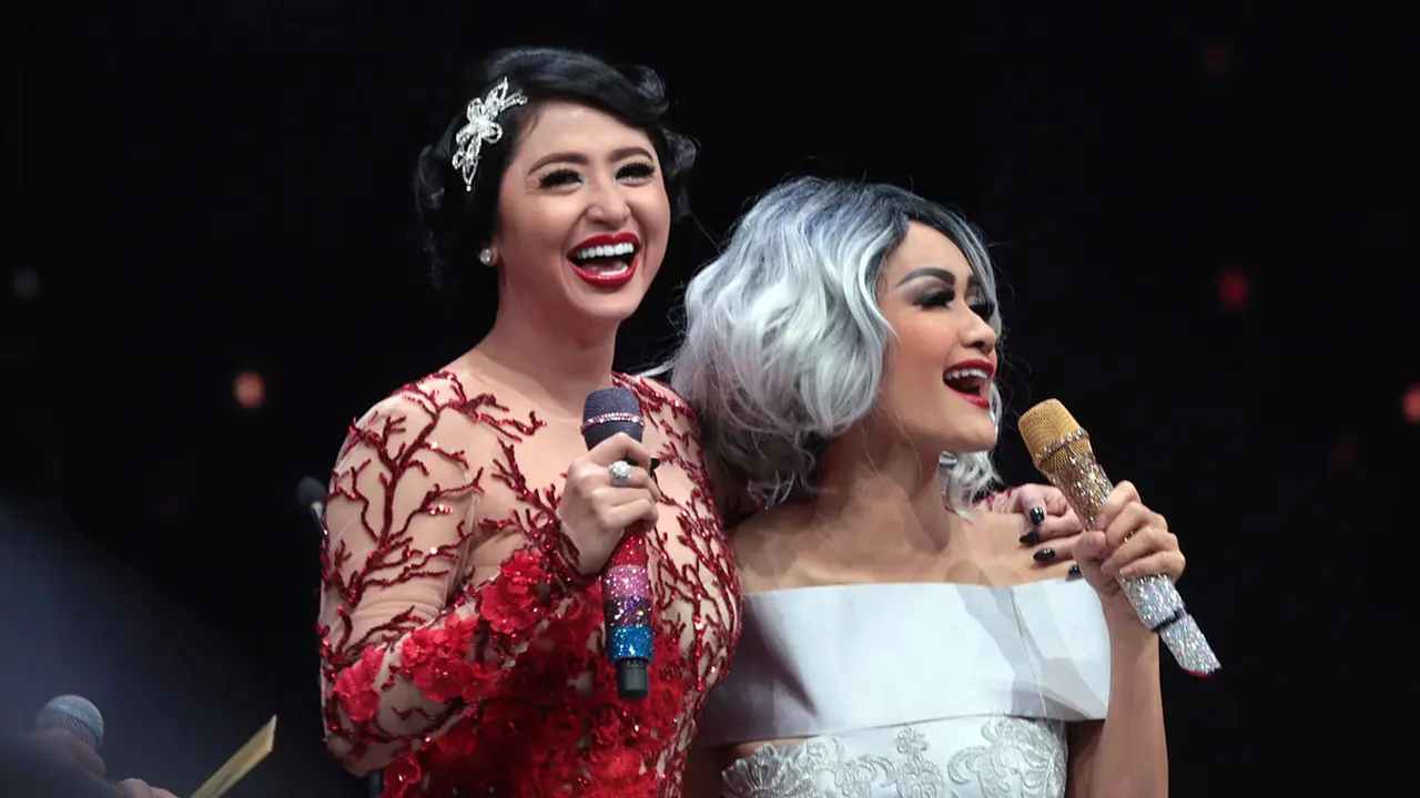 [Bintang] Julia Perez - Dewi Perssik