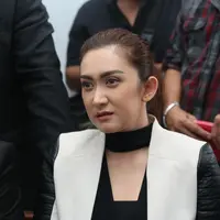 Nafa Urbach sidang perdana di PN Selatan (Nurwahyunan/bintang.com)