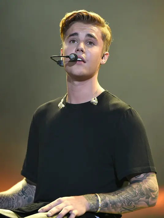 Jum’at malam 4 November lalu tampaknya menjadi malam yang beruntung bagi para pengunjung bar tersebut. Tak hanya meghasilkan melodi piano yang indah, kabarnya Justin juga memainkan piano itu dari hati dan penuh senyum bahagia. (AFP/Bintang.com)