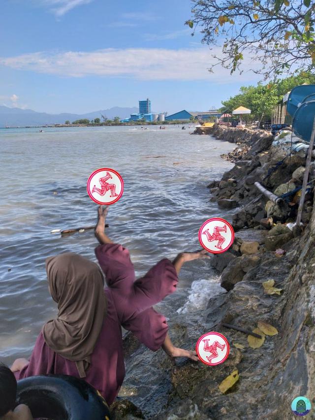 Wanita Ini Minta Foto Tangannya Diedit Pindah Depan, 8 Hasilnya Bikin Enggak Habis Pikir