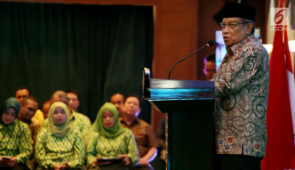 Ketua Umum PBNU KH Said Aqil Siradj memberikan sambutan saat penandatanganan kerjasama di Jakarta, Kamis (21/12). PBNU dan HKTI menjalin kerjasama tentang optimalisasi potensi kawasan pertanian, peternakan, dan perkebunan. (Liputan6.com/JohanTallo)