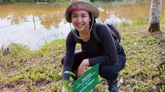 Selain punya bakat akting sejak kecil, aktris Sherina Munaf juga memiliki paras yang cantik. Bahkan tanpa riasan makeup pun ia tetap memesona. Seperti saat ia mengikuti kegiatan sosial ini. (Liputan6.com/IG/@sherinasinna)