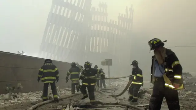 New York City Fire Department (FDNY) atau Departemen Pemadam Kebakaran Kota New York di area serangan 11 September 2001 (9/11). (AP)