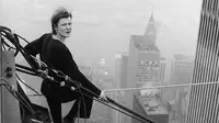 7-8-1974: Aksi Gila Menyeberangi Menara Kembar WTC Pakai Tali