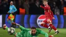 Pada menit ke-87, Liverpool membuka keunggulan lewat sebuah serangan balik cepat diakhiri dengan tendangan Harvey Elliott yang berhasil mengecoh penjaga gawang PSG, Gianluigi Donnarumma. (FRANCK FIFE/AFP)