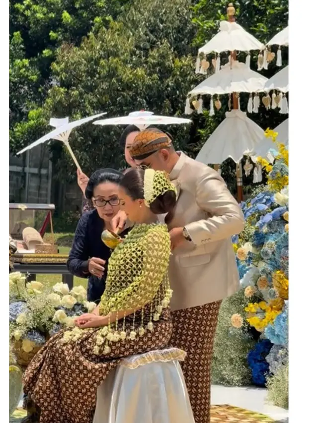 5 Potret Acara Mitoni 7 Bulan Kehamilan Andrea Scherer, Cicit Keluarga Cendana