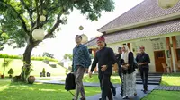 Bupati Banyuwangi Abdullah Azwar Anas melakukan pertemuan dengan Konjen Jepang Masaki Tani. (30/1). Keduanya membicarakan potensi pariwisata Banyuwangi. (Liputan6.com/ Dian Kurniawan).
