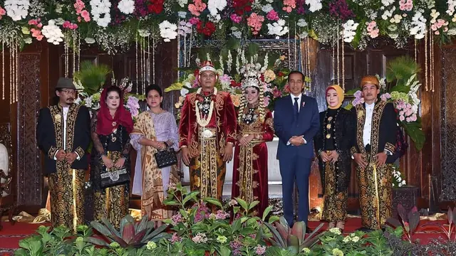 Bukan Pejabat, Pernikahan 5 Pasangan Ini Dihadiri Presiden Jokowi