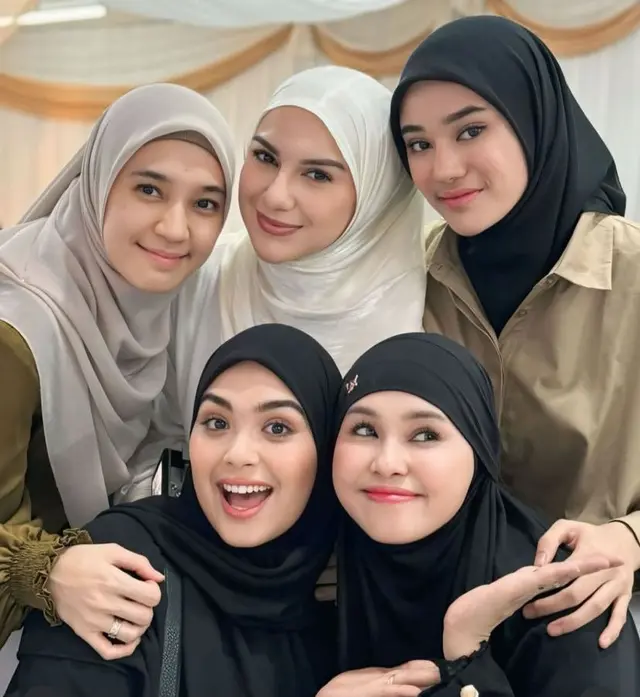 6 Momen Irish Bella gelar syukuran rumah baru, interaksi Haldy Sabri dan putra sambung bikin salfok