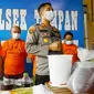 Konferensi pers penjual dan pembuat madu palsu di Polsek Tampan, Pekanbaru. (Liputan6.com/M Syukur)