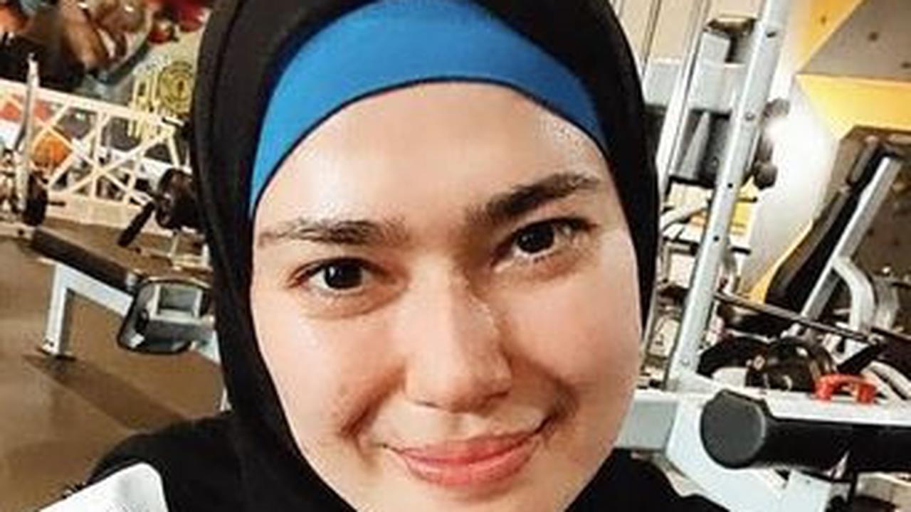 6 Potret Catherine Wilson Tampil Pakai Hijab Usai Pulang dari Umrah, Banjir Pujian