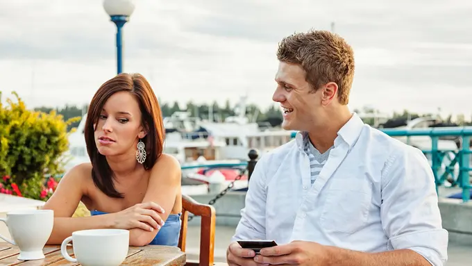 Ini Dia 8 Kelakukan Cowok yang Paling Dibenci Cewek