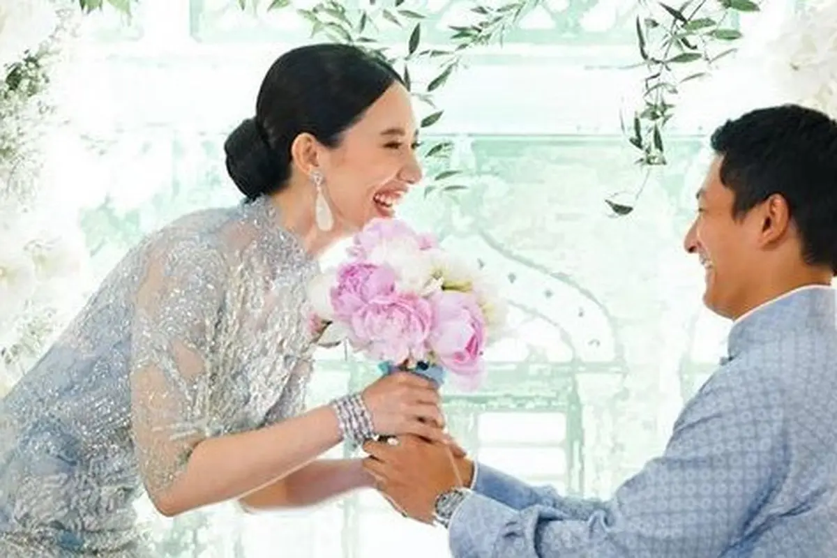 Rio Haryanto Tunangan dengan Athina Keponakan Sandiaga Uno.